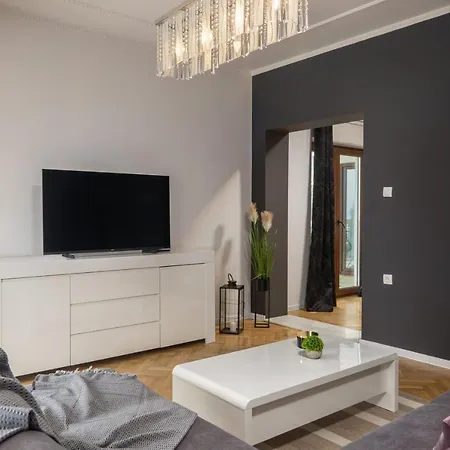 Apartment Adriatic, Chiara With Sea View And Heated Swimming Pool, Free Private Parking, Icici