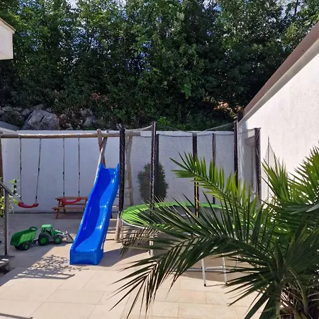 דירה Adriatic, Chiara With Swimming Pool, Children Playground And Gameing For Adult Ičići